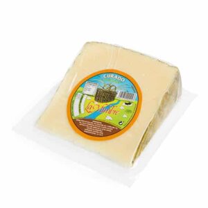 Cuña de queso curado viejo