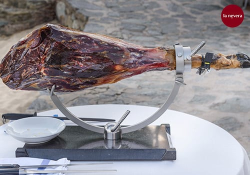 Cómo colocar el jamón en el jamonero explicado por un profesional